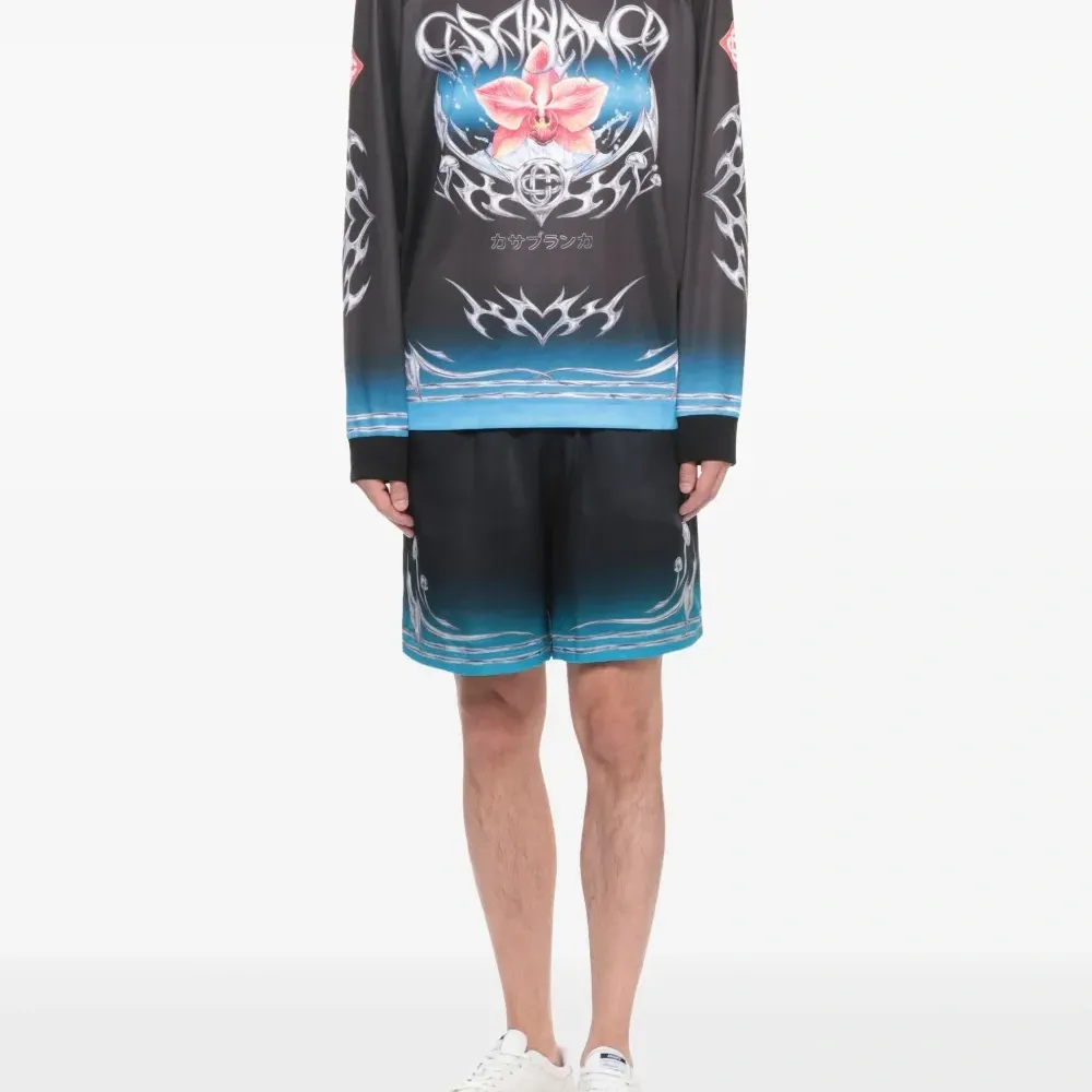 Футболка с длинными рукавами и принтом