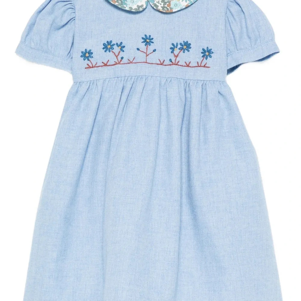 Платье с цветочной вышивкой