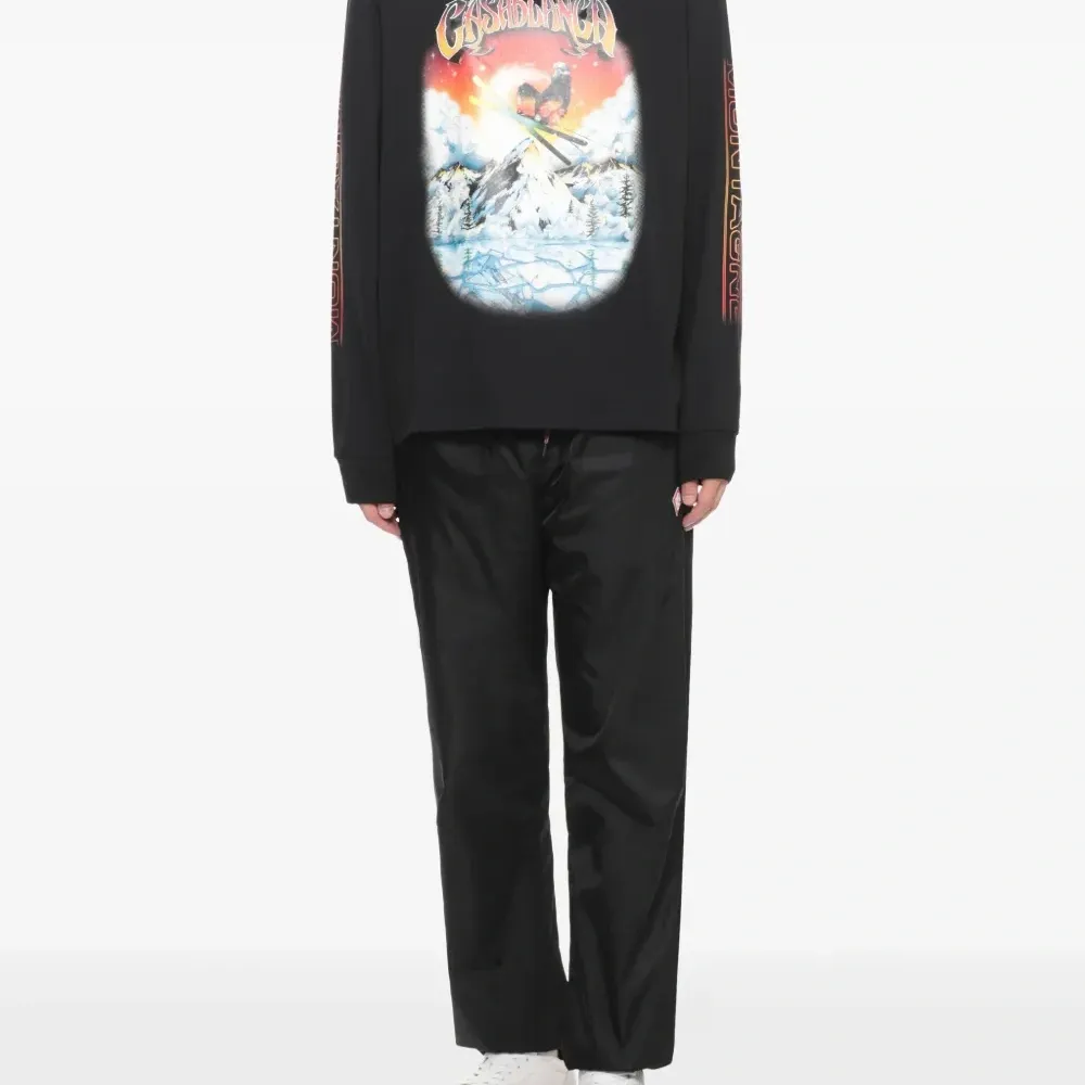 Футболка с принтом и длинными рукавами