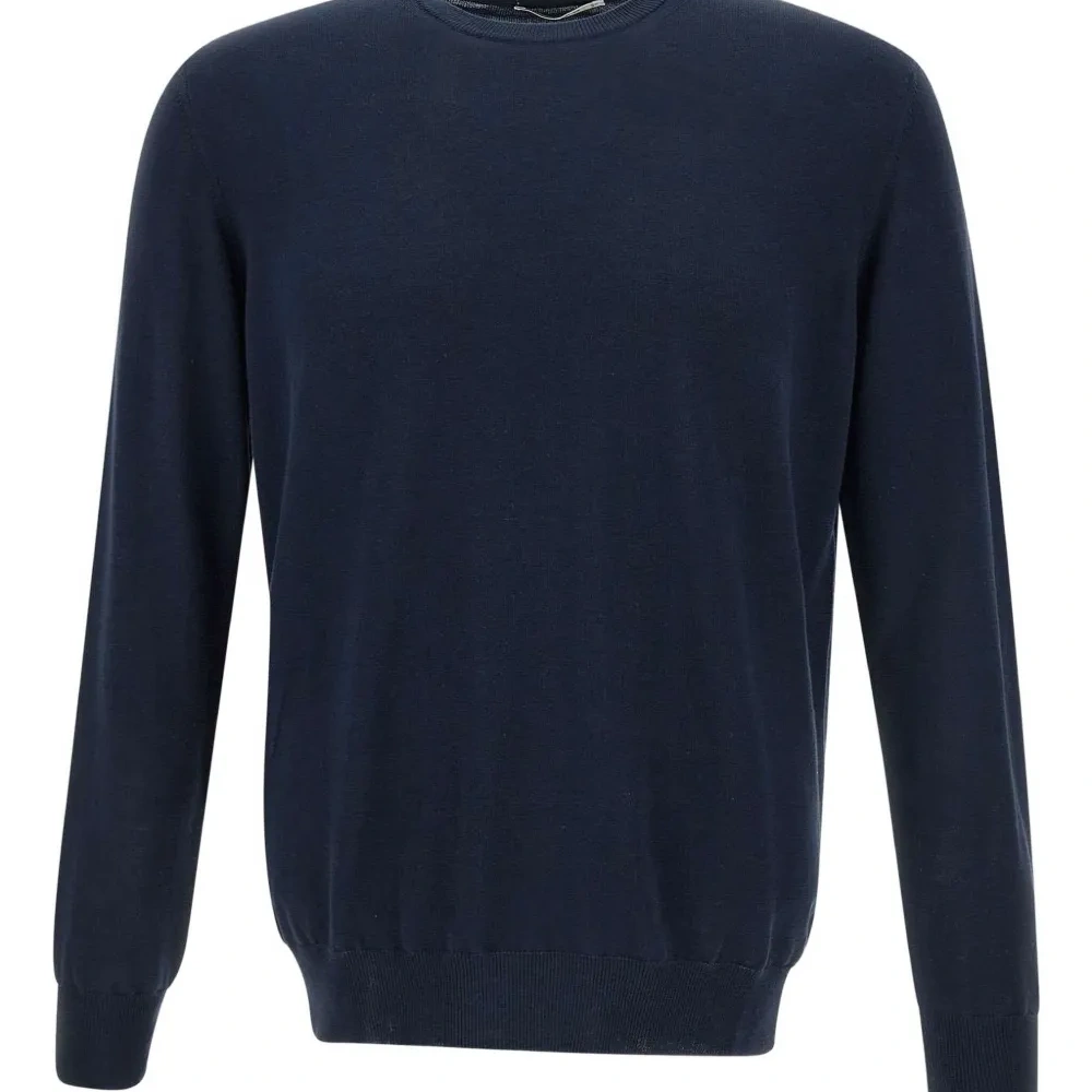 Свитер с круглым вырезом