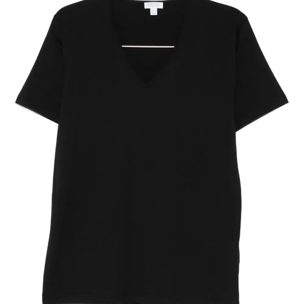 Футболка с короткими рукавами и V-образным вырезом