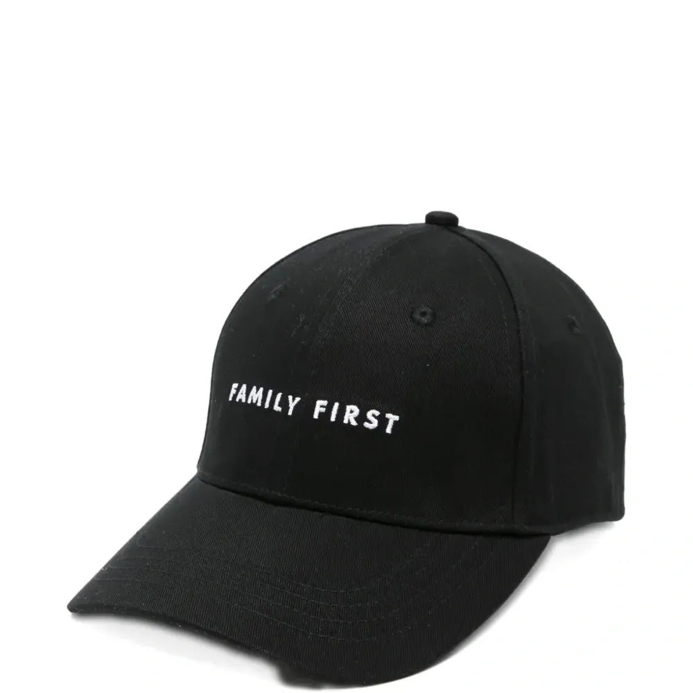 Бейсболка с логотипом