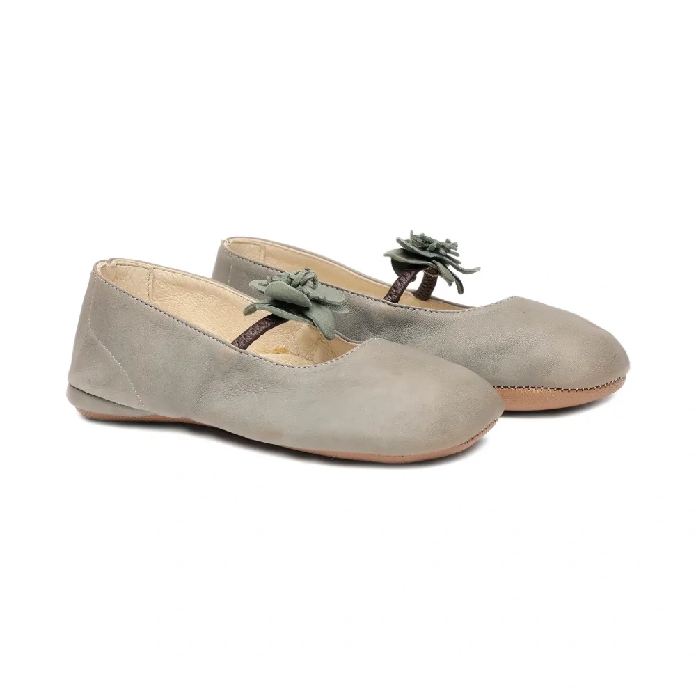 Балетки с цветочной аппликацией