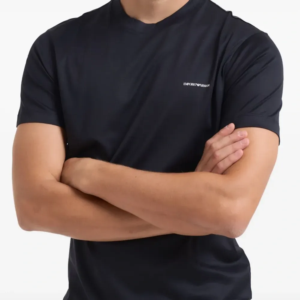 Футболка с логотипом