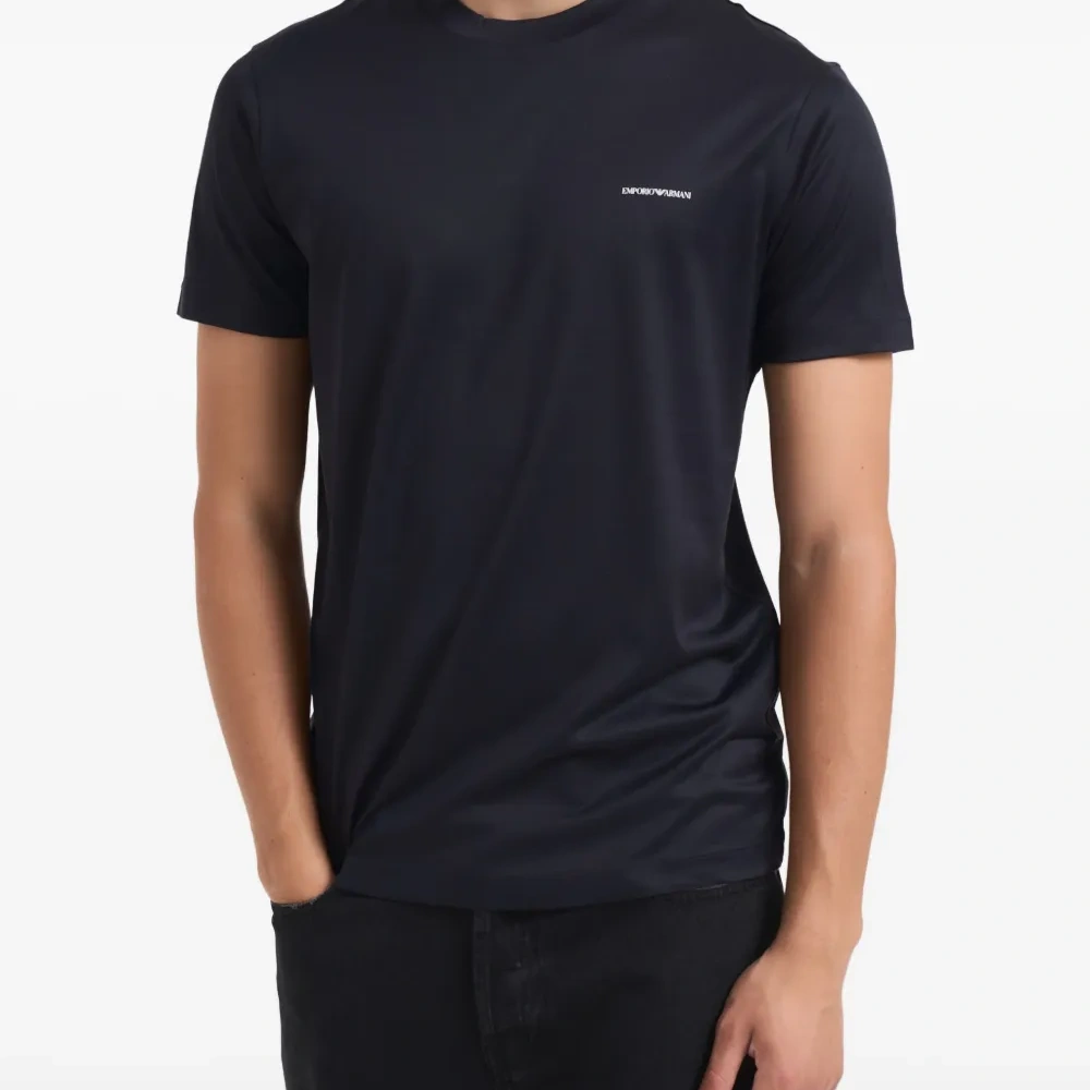 Футболка с логотипом