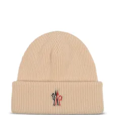 Шапка бини в рубчик с нашивкой-логотипом