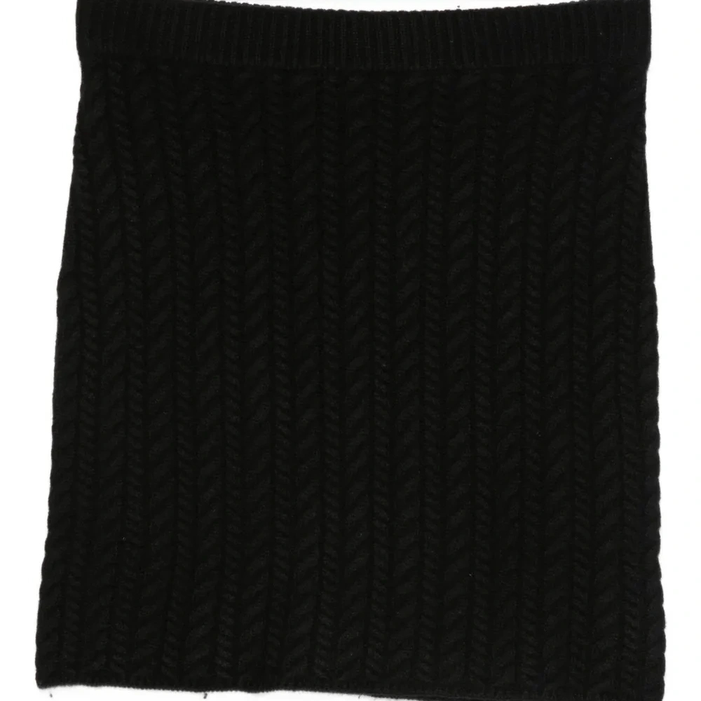 Трикотажный топ вязаный косами