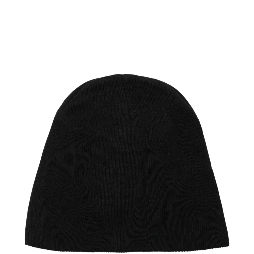 Вязаная шапка с вышивкой Вязаная шапка с вышивкой