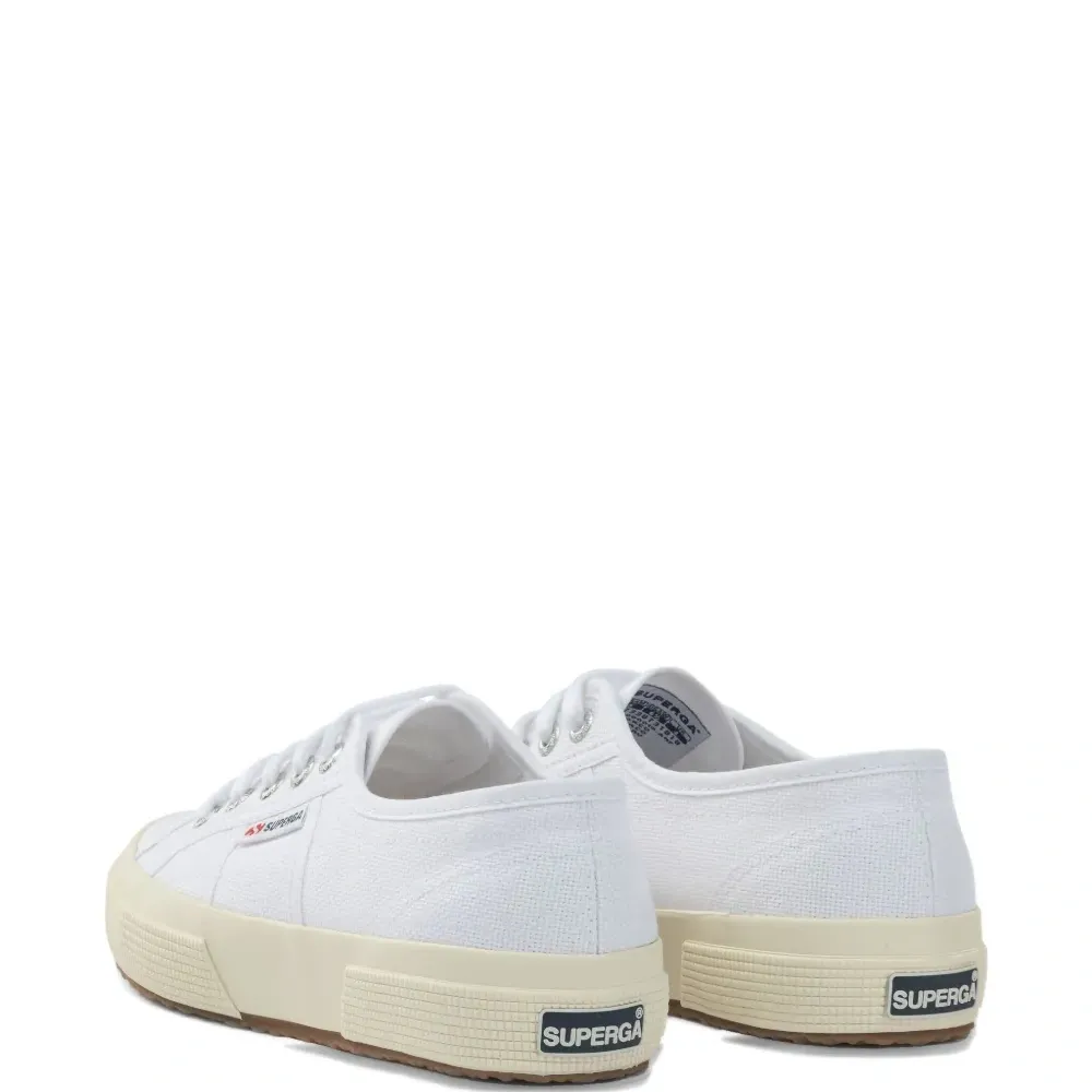 Кроссовки на шнуровке Кроссовки на шнуровке