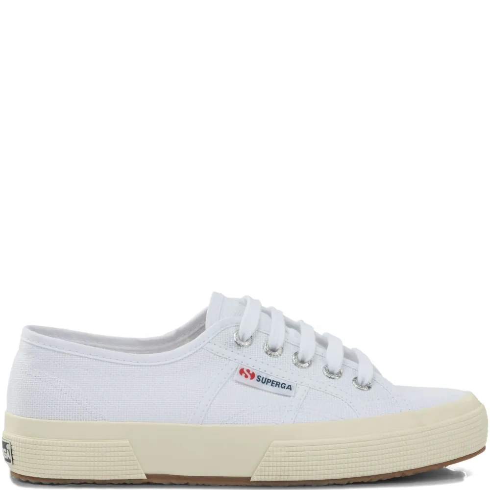 Кроссовки на шнуровке