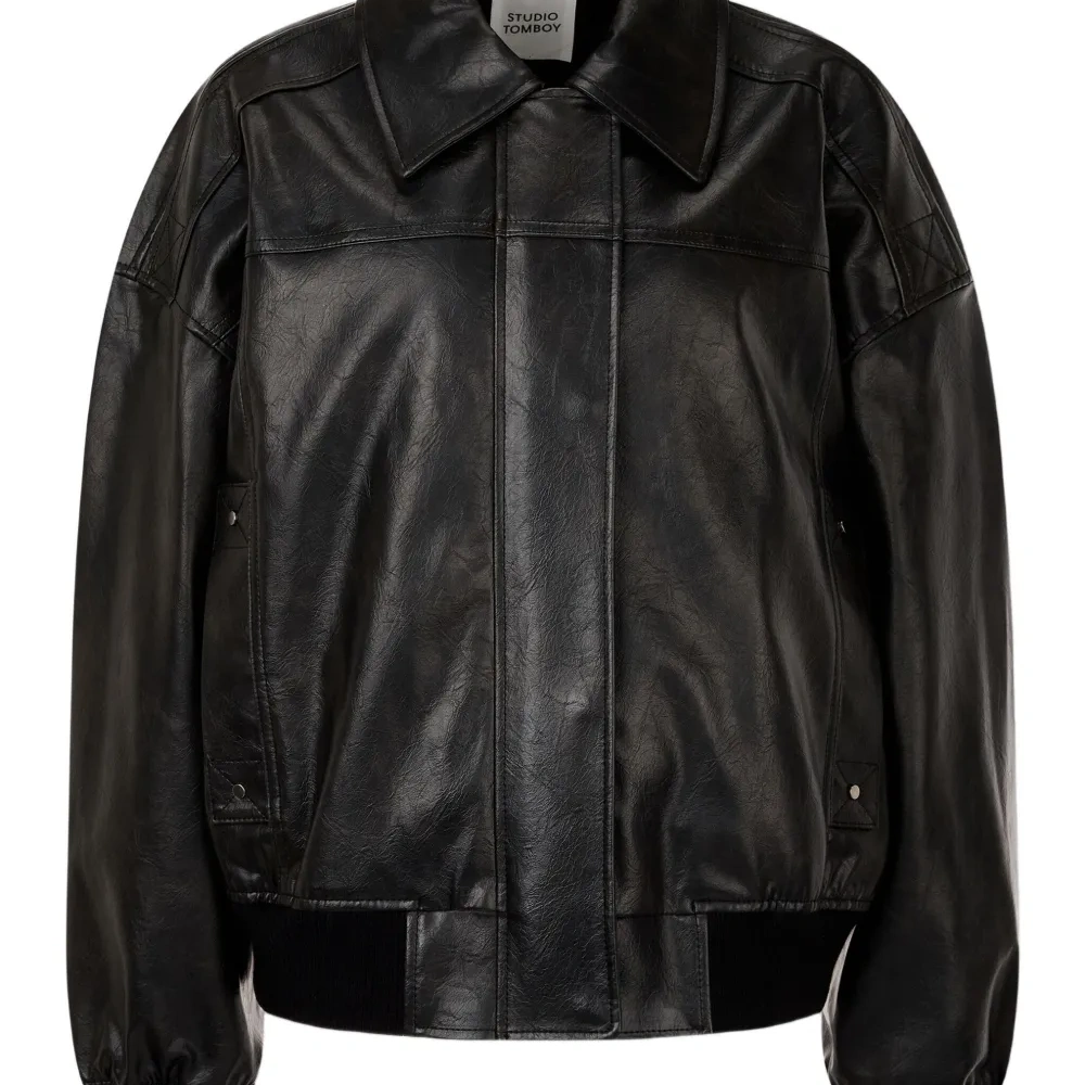 Бомбер из искусственной кожи