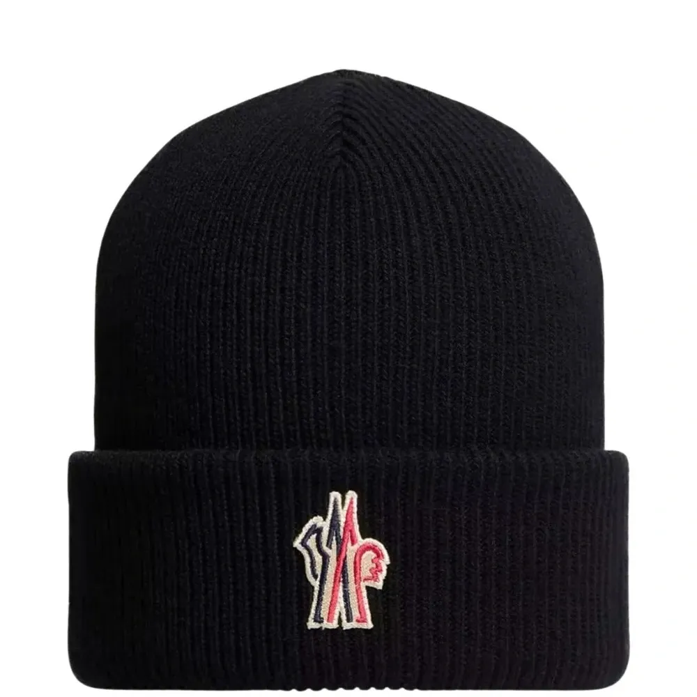 Бейсболка с логотипом