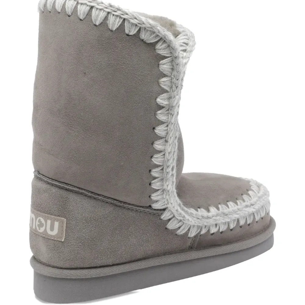 Ботинки с контрастной прострочкой