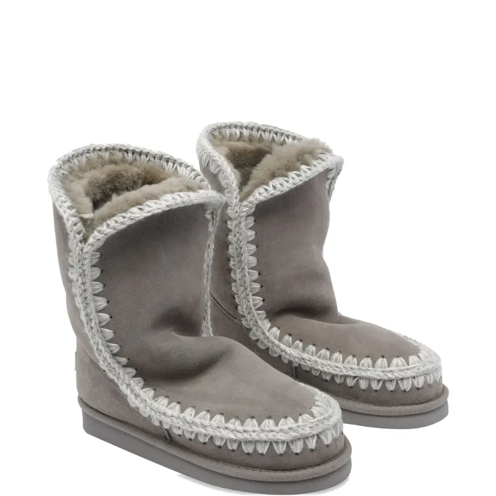 Ботинки с контрастной прострочкой