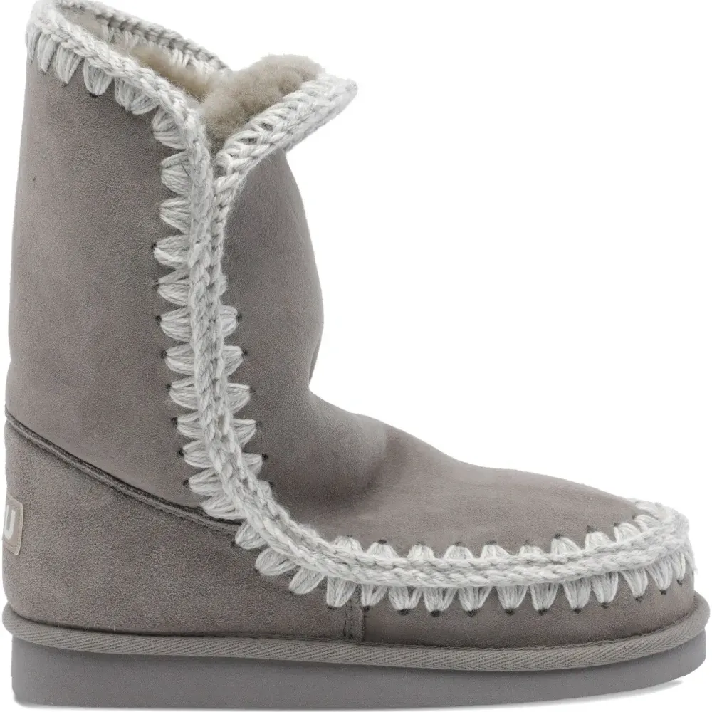 Ботинки с контрастной прострочкой