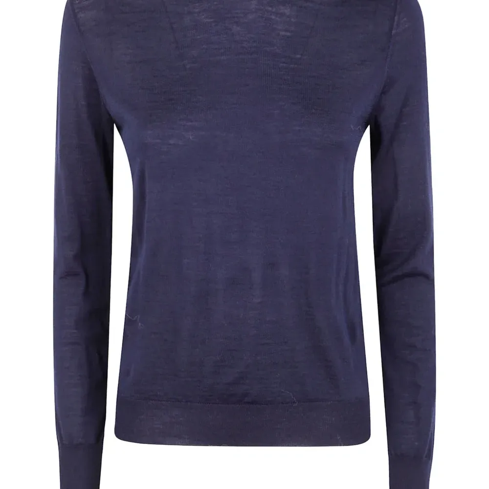 Свитер с круглым вырезом