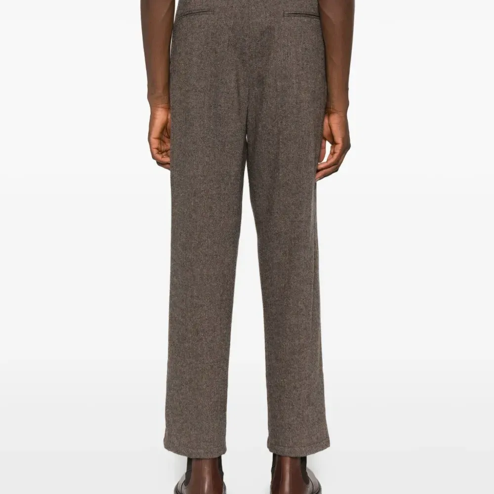 Брюки прямого кроя со складками