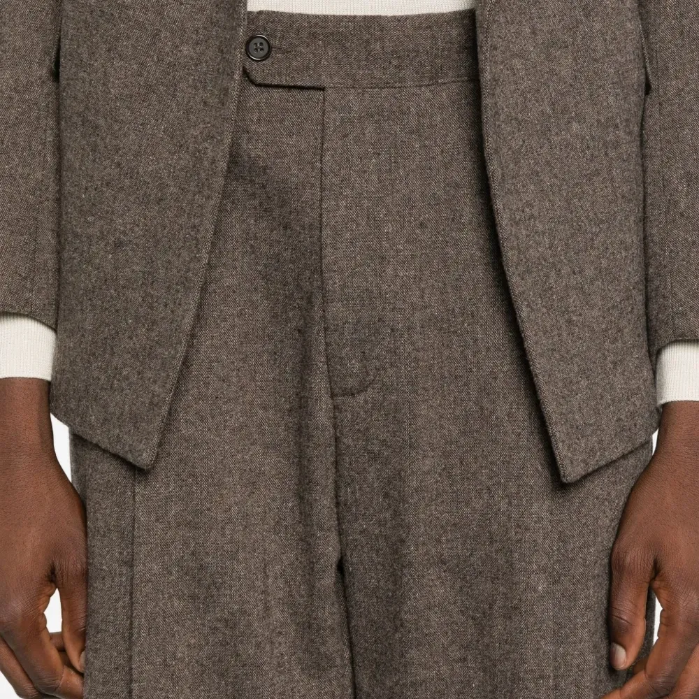 Брюки прямого кроя со складками