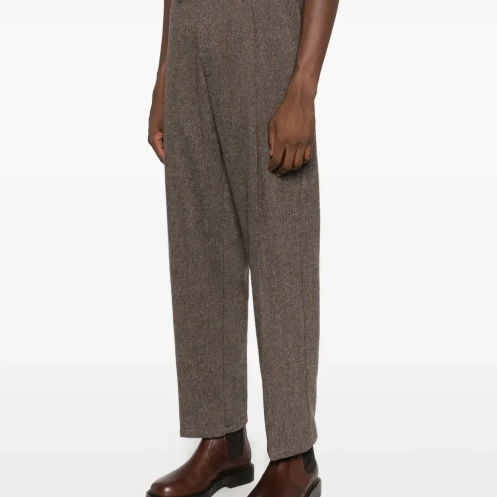 Брюки прямого кроя со складками