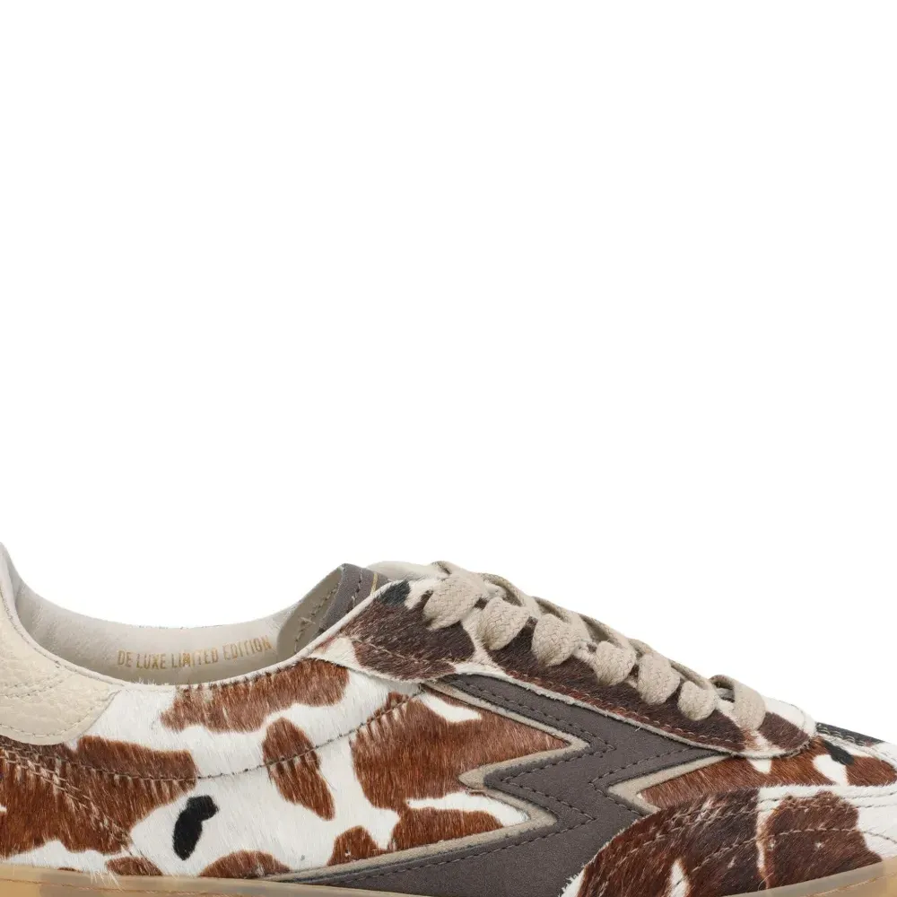 Кроссовки с логотипом