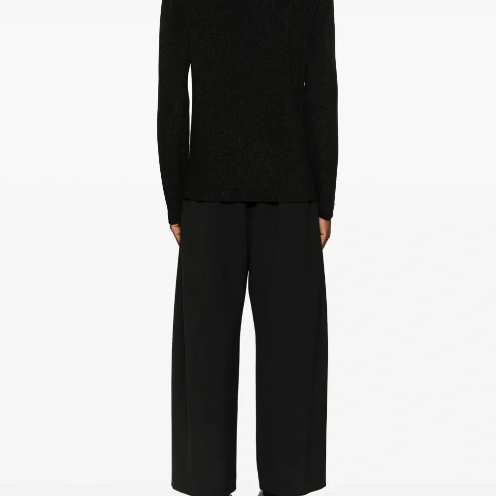 Джемпер с высоким воротником и длинными рукавами