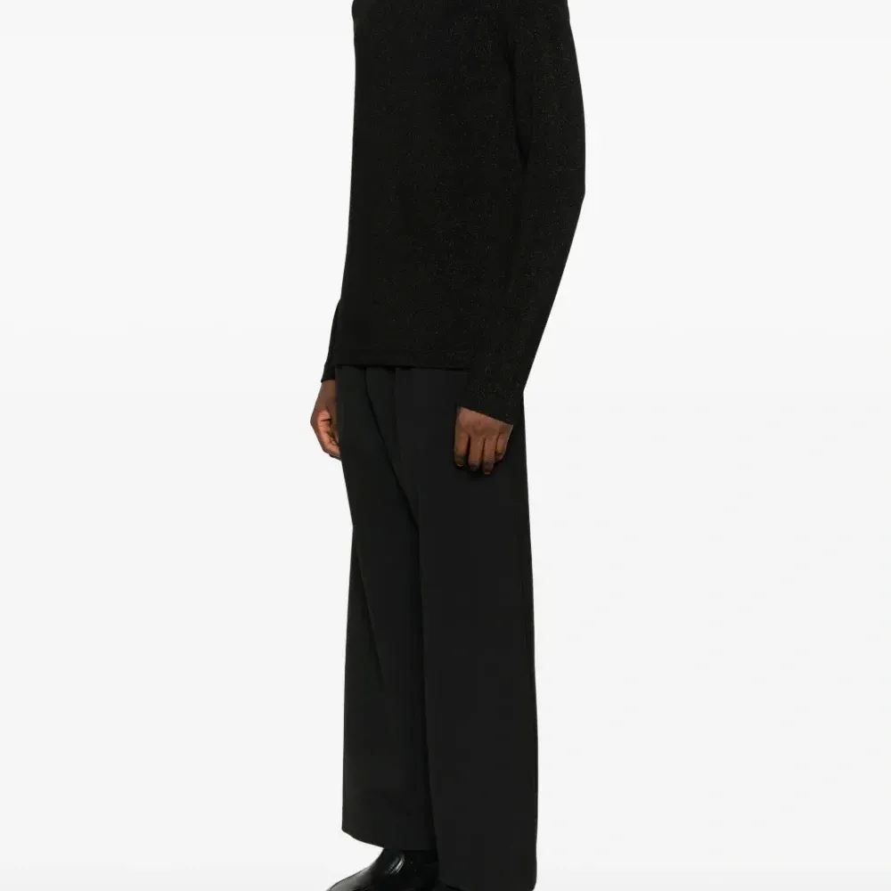 Джемпер с высоким воротником и длинными рукавами