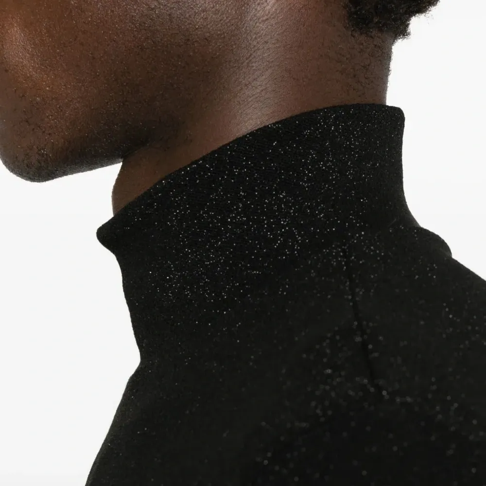 Джемпер с высоким воротником и длинными рукавами