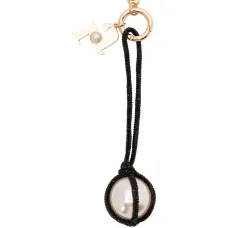 Брелок, украшенный жемчугом