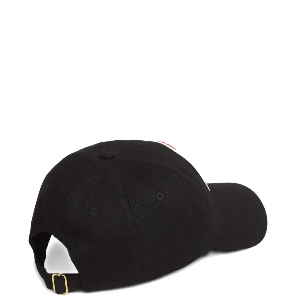 Бейсболка с нашивкой-логотипом Бейсболка с нашивкой-логотипом