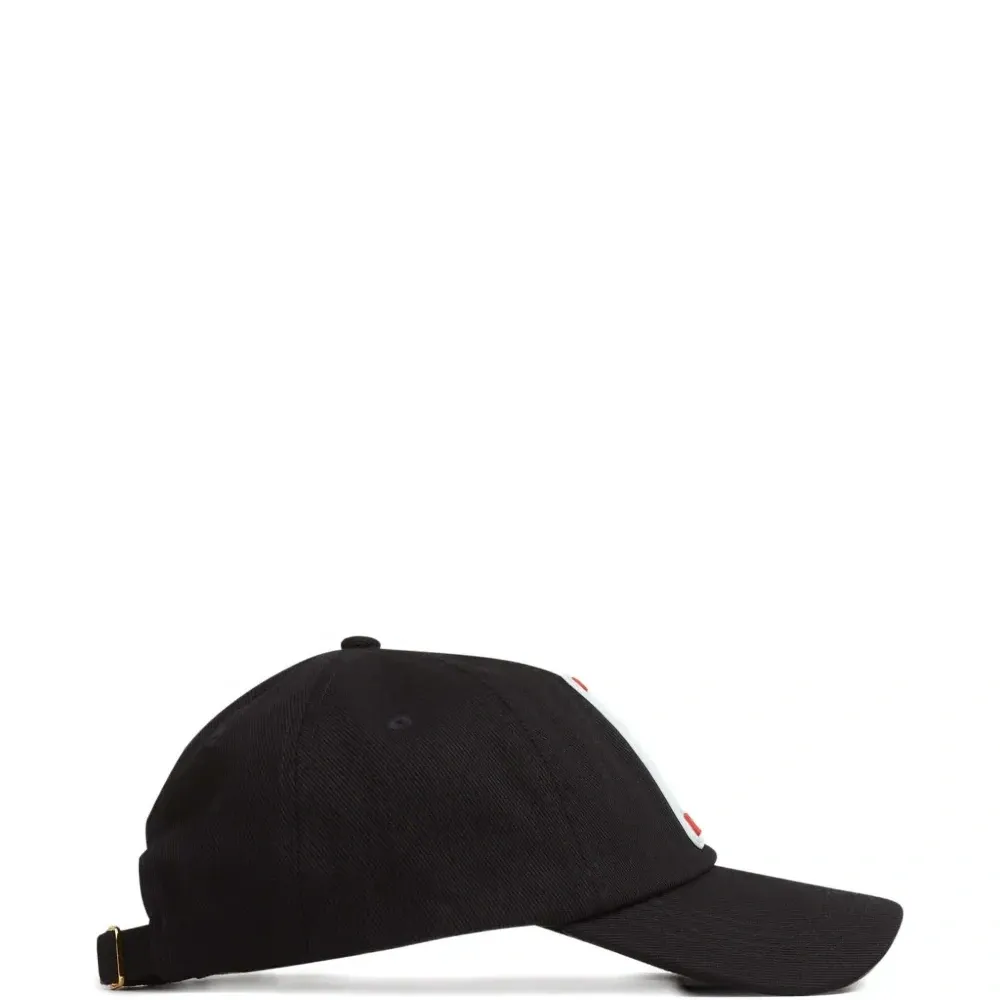 Бейсболка с нашивкой-логотипом Бейсболка с нашивкой-логотипом