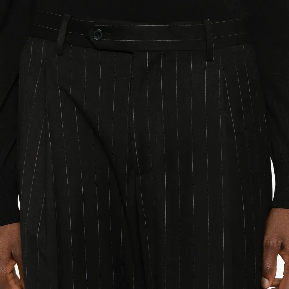 Брюки прямого кроя в тонкую полоску Брюки прямого кроя в тонкую полоску