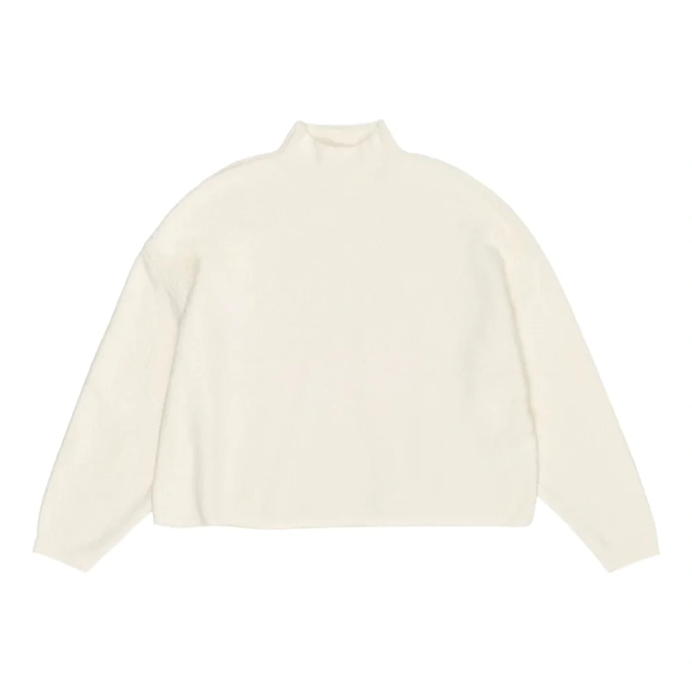 Свитер с высоким воротником