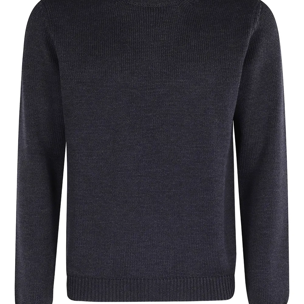 Свитер в рубчик с круглым вырезом