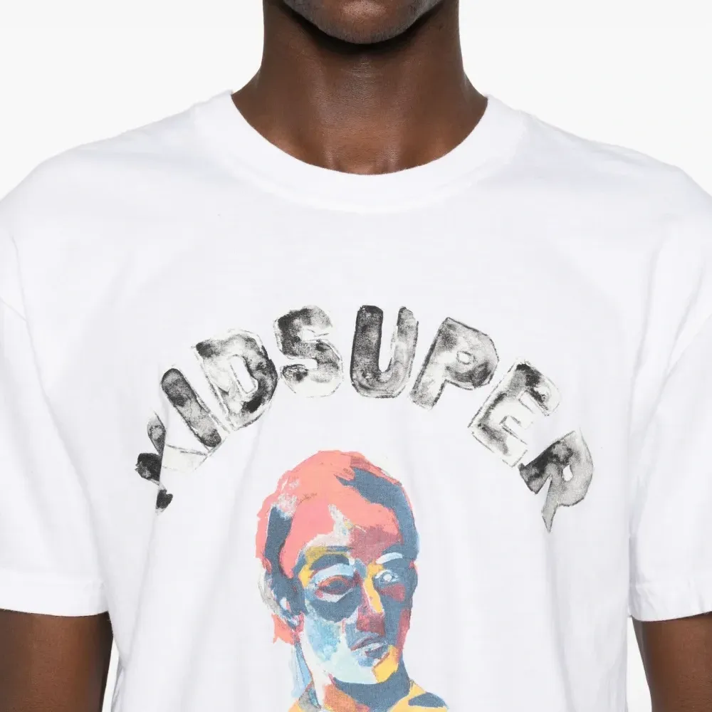 Футболка с графичным принтом Футболка с графичным принтом