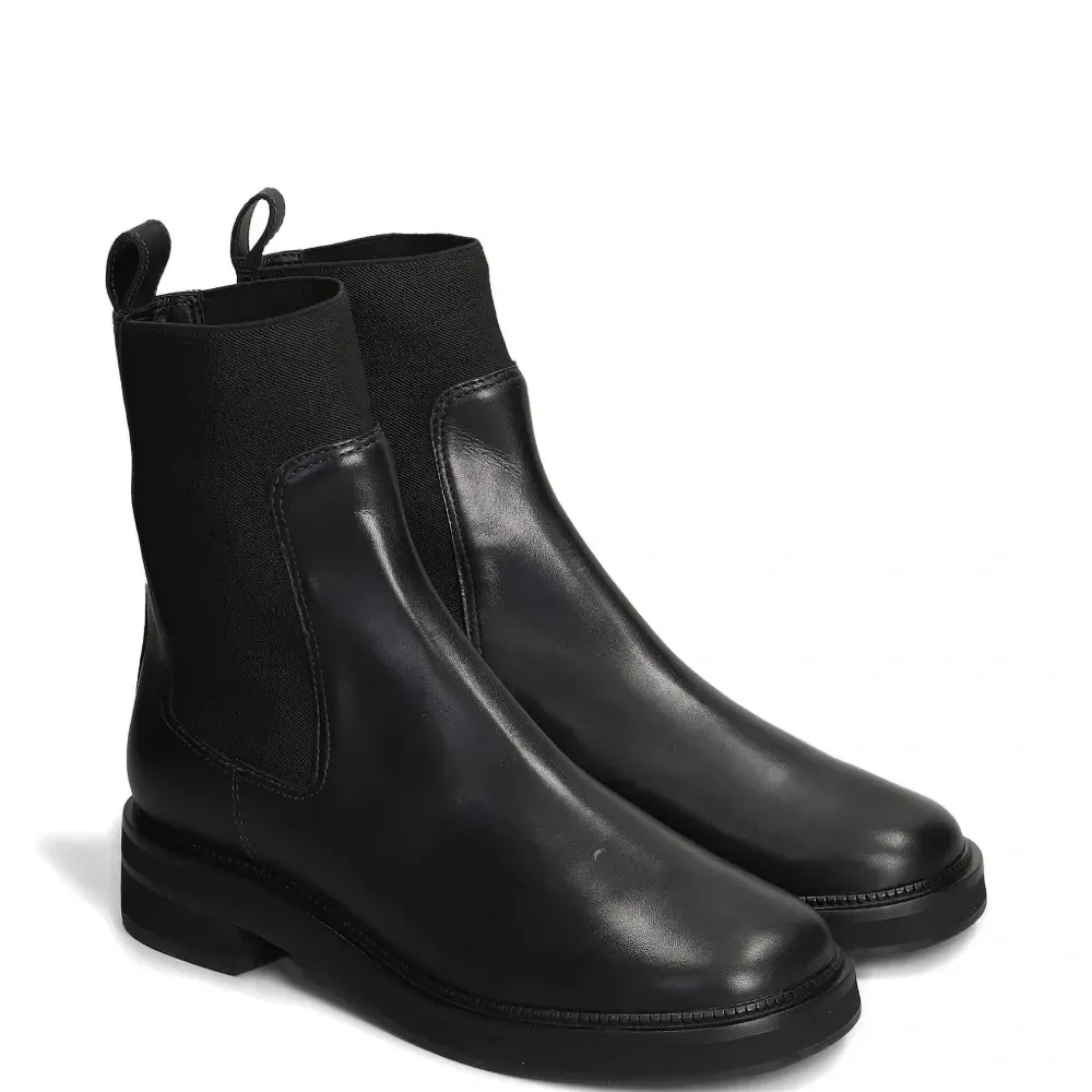 Ботинки с эластичными вставками