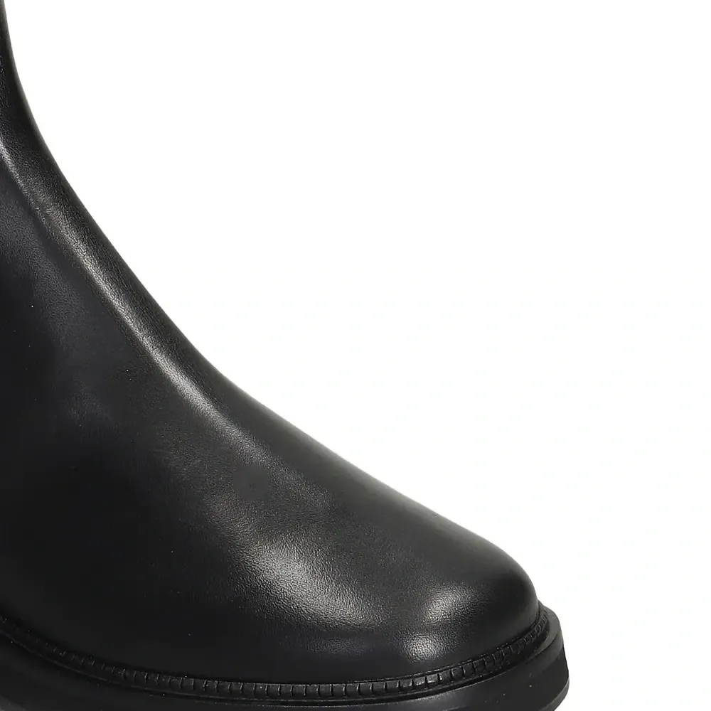 Ботинки с эластичными вставками