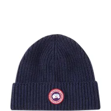 Шапка бини в рубчик с нашивкой-логотипом