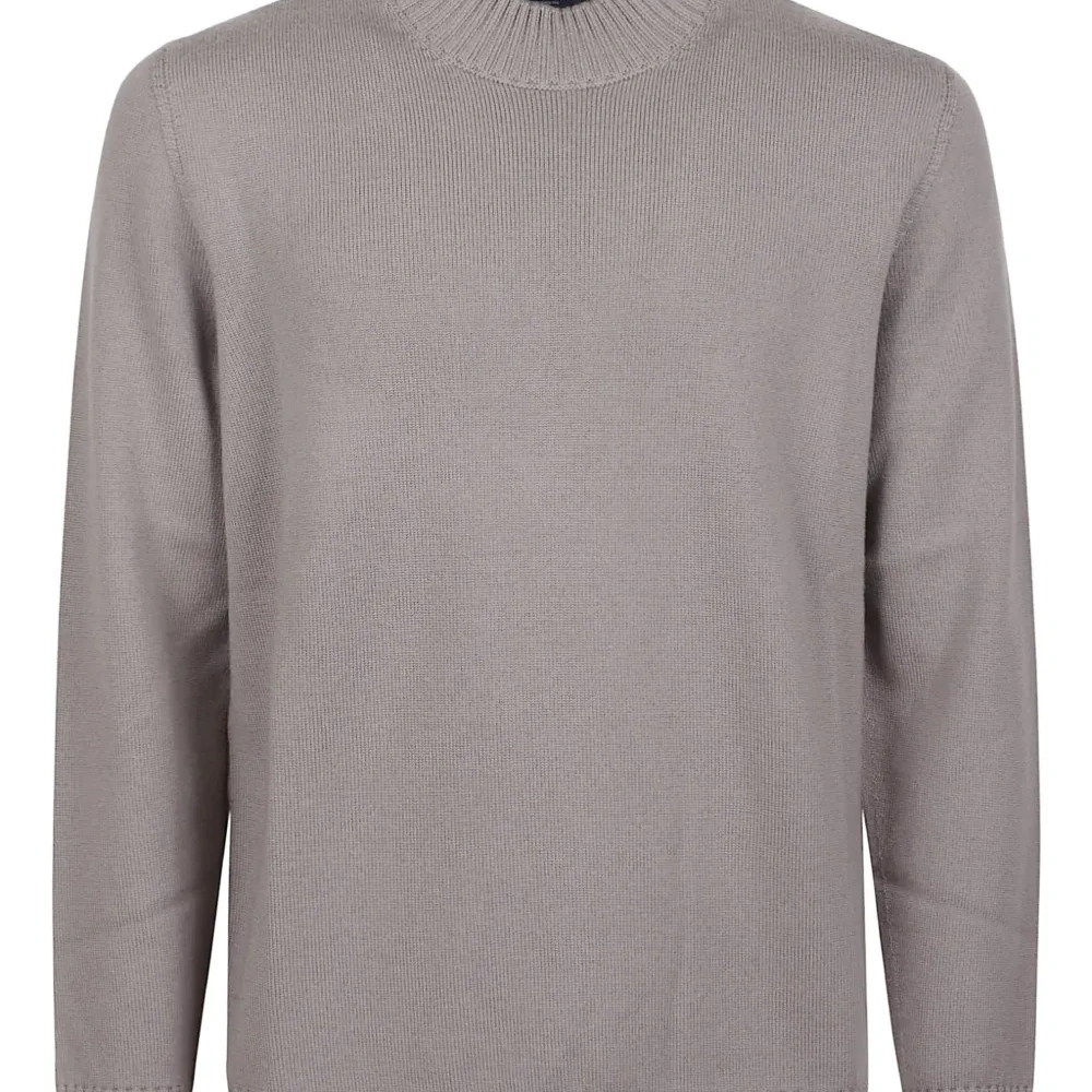 Свитер в рубчик с воротником-стойкой