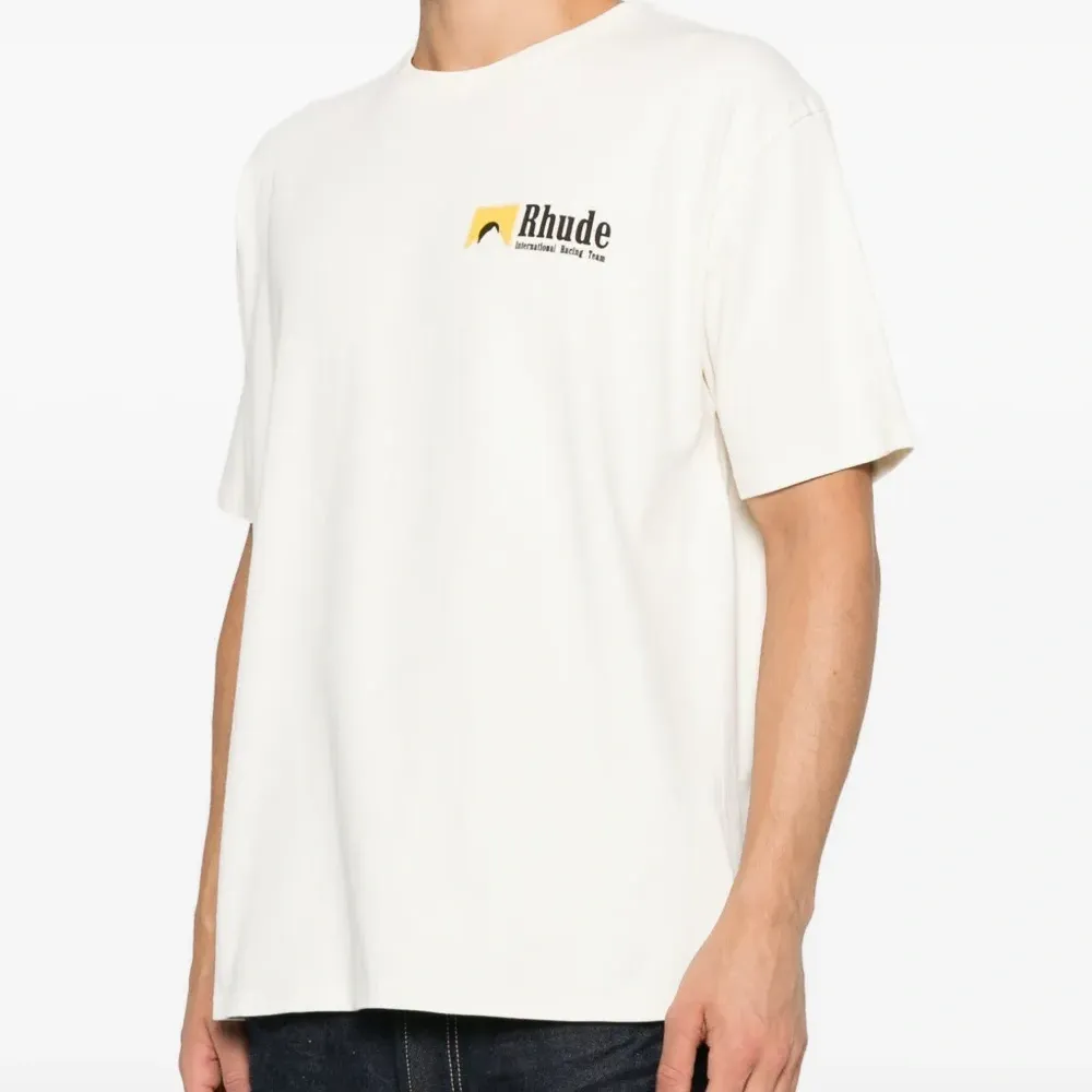 Футболка с логотипом