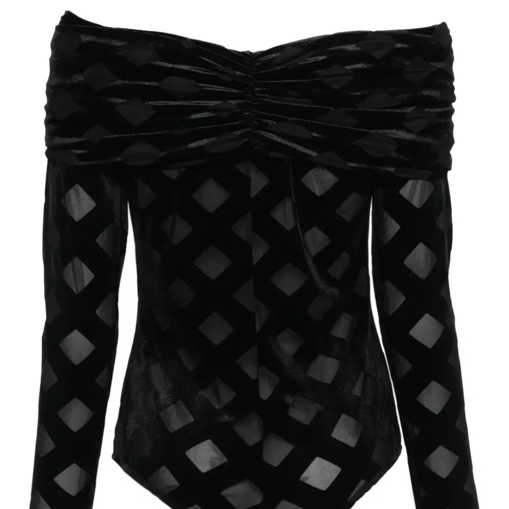 Боди с открытыми плечами Боди с открытыми плечами