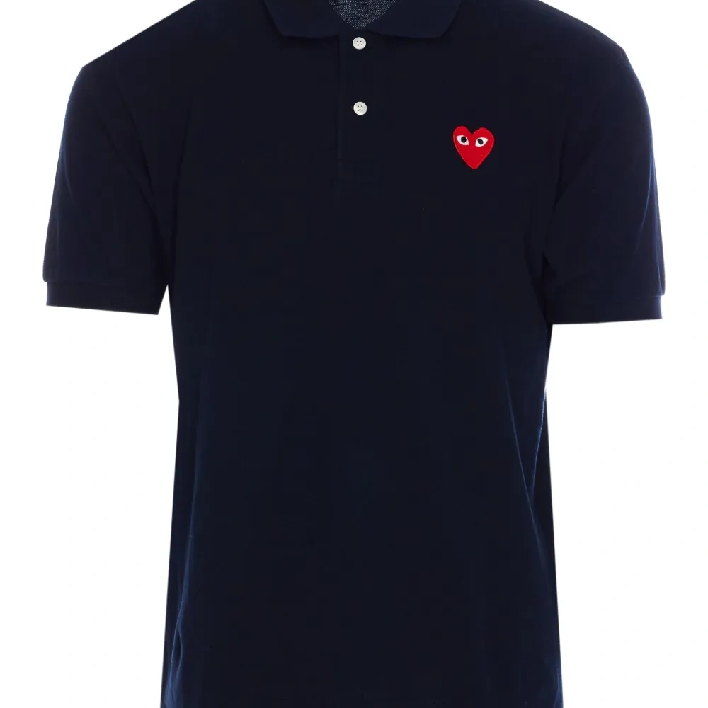 Поло с нашивкой в форме сердца