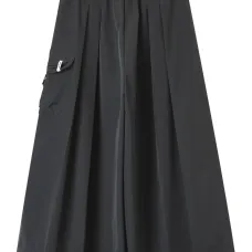 Брюки с карманами и складками