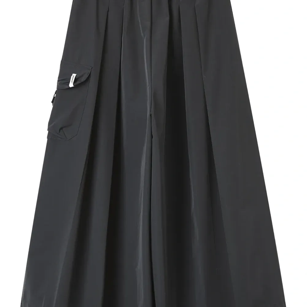 Брюки с карманами и складками