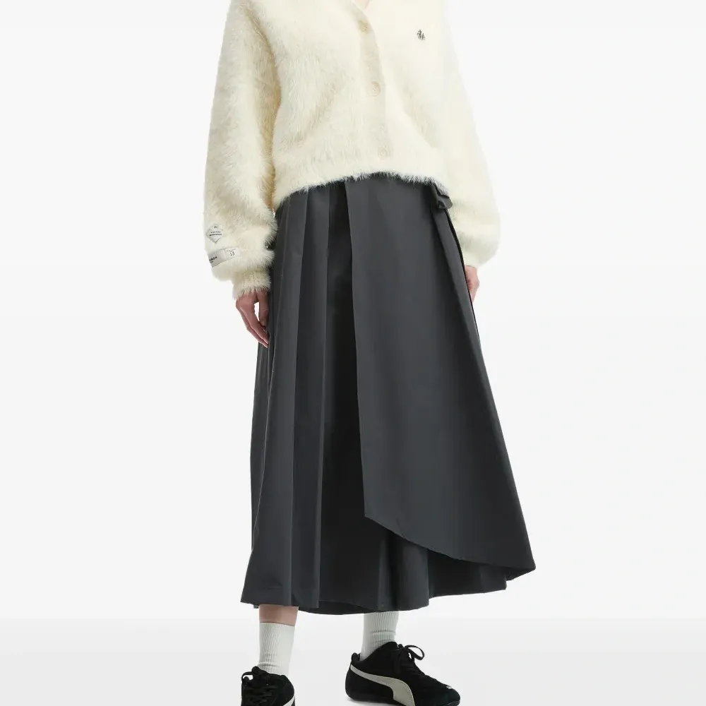 Брюки с карманами и складками