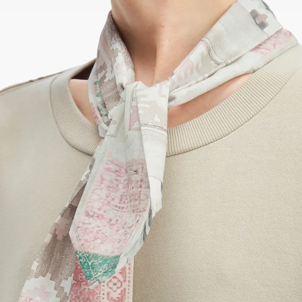 Свитшот с узорными рукавами