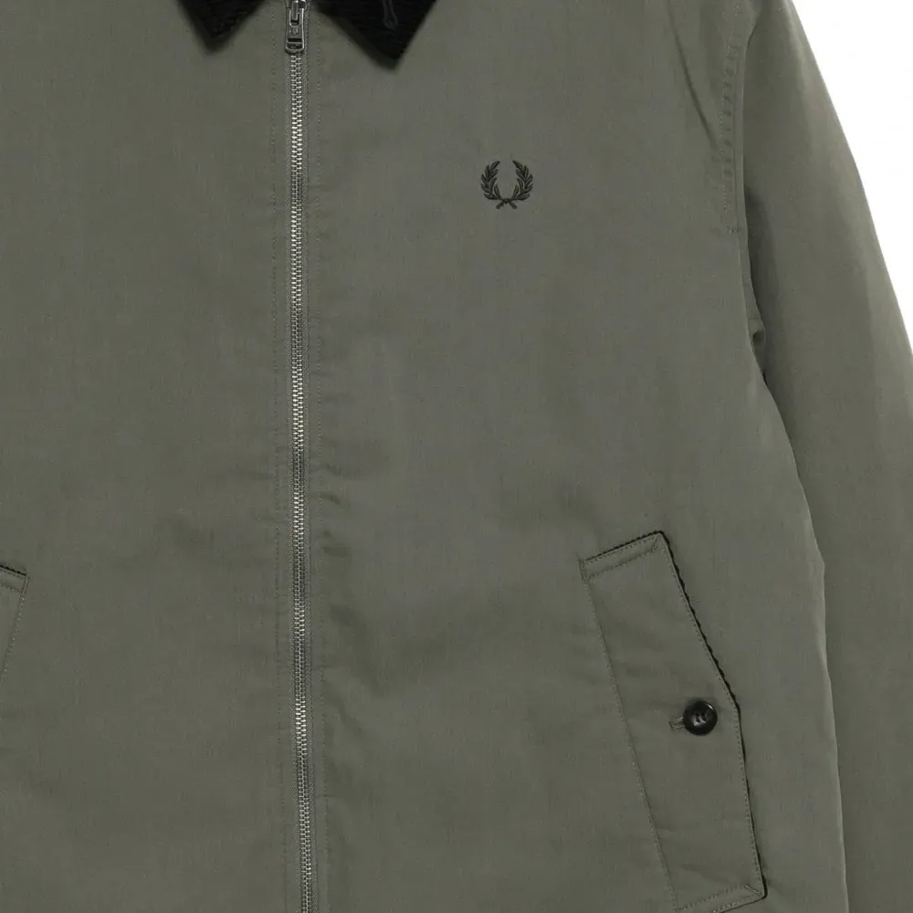 Куртка с вельветовым воротником