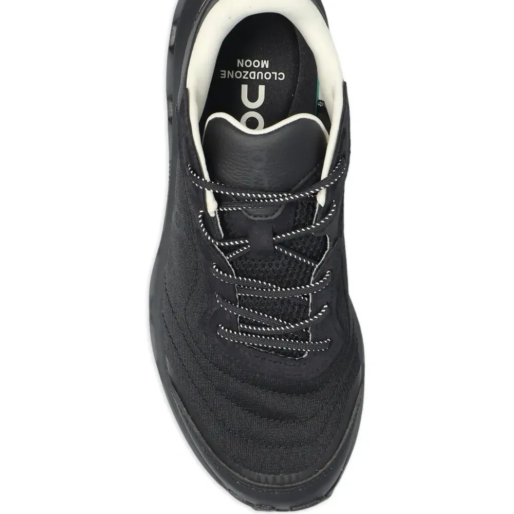 Кроссовки с логотипом