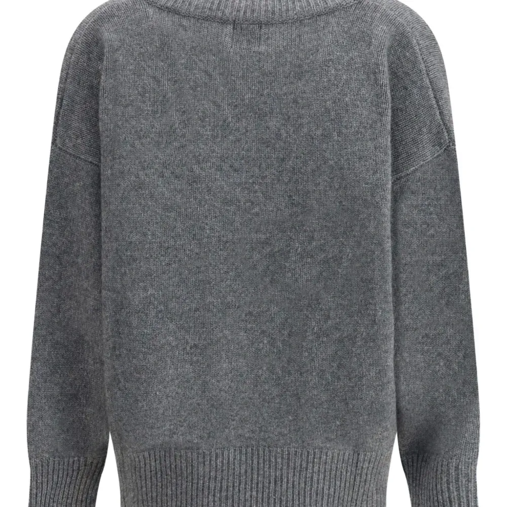 Свитер Балтий с V-образным вырезом