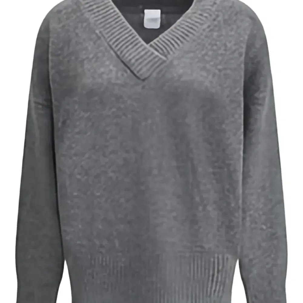 Свитер Балтий с V-образным вырезом