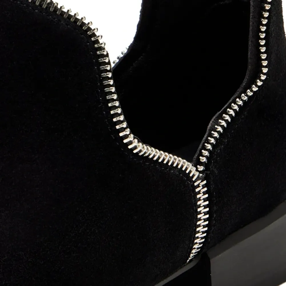 Замшевые ботинки с молнией